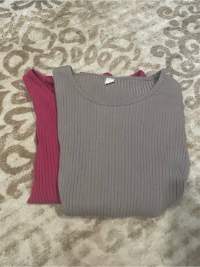 Kate Quinn Ribbed Crewneck Tops in Taupe and Berry